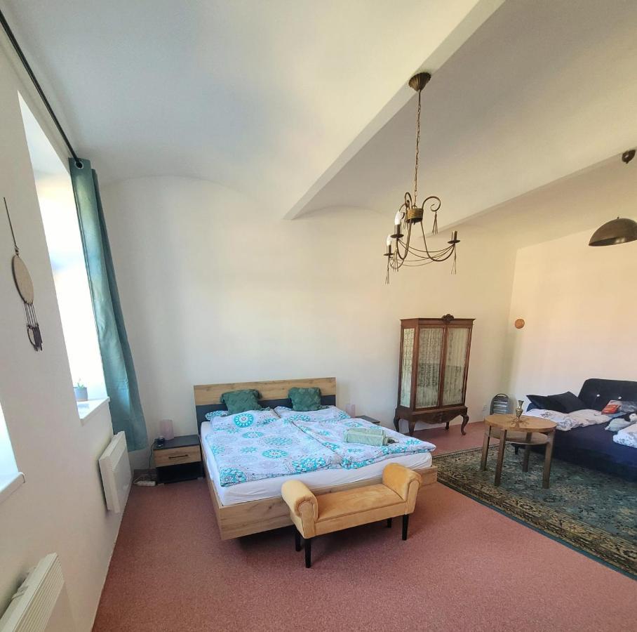 Chateau Moravany - Apartmany, Teepee A Wellness Ronov Nad Doubravou Exterior photo