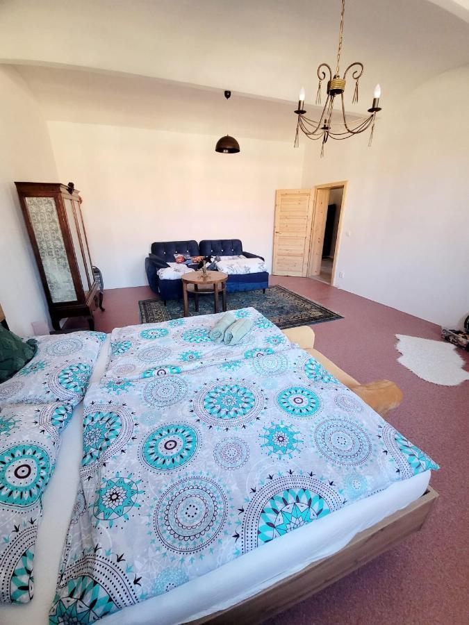 Chateau Moravany - Apartmany, Teepee A Wellness Ronov Nad Doubravou Exterior photo