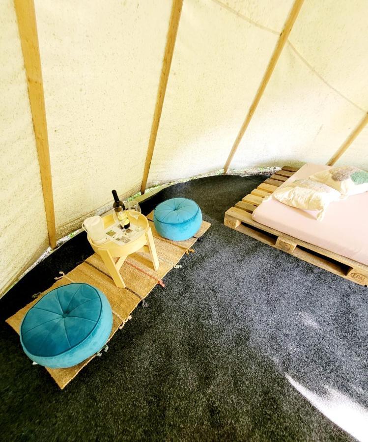 Chateau Moravany - Apartmany, Teepee A Wellness Ronov Nad Doubravou Exterior photo