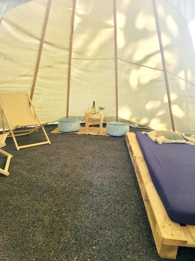 Chateau Moravany - Apartmany, Teepee A Wellness Ronov Nad Doubravou Exterior photo