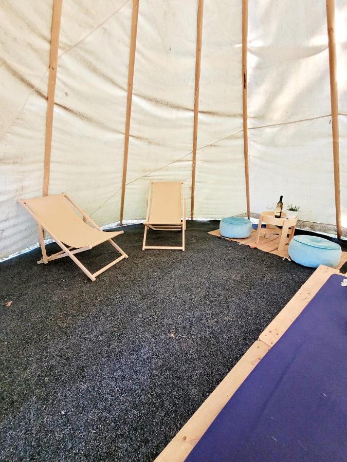 Chateau Moravany - Apartmany, Teepee A Wellness Ronov Nad Doubravou Exterior photo