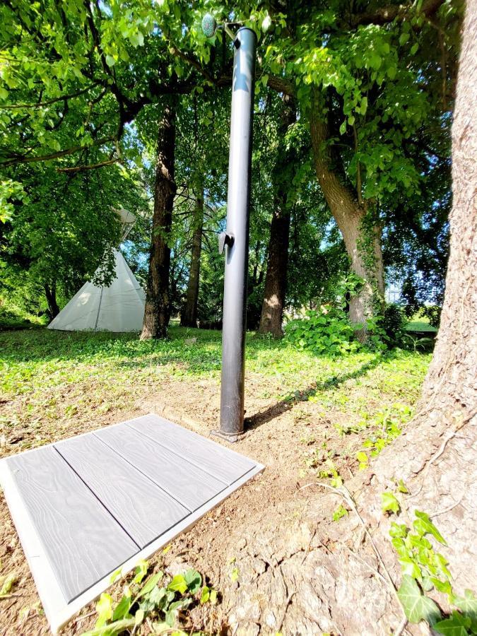 Chateau Moravany - Apartmany, Teepee A Wellness Ronov Nad Doubravou Exterior photo