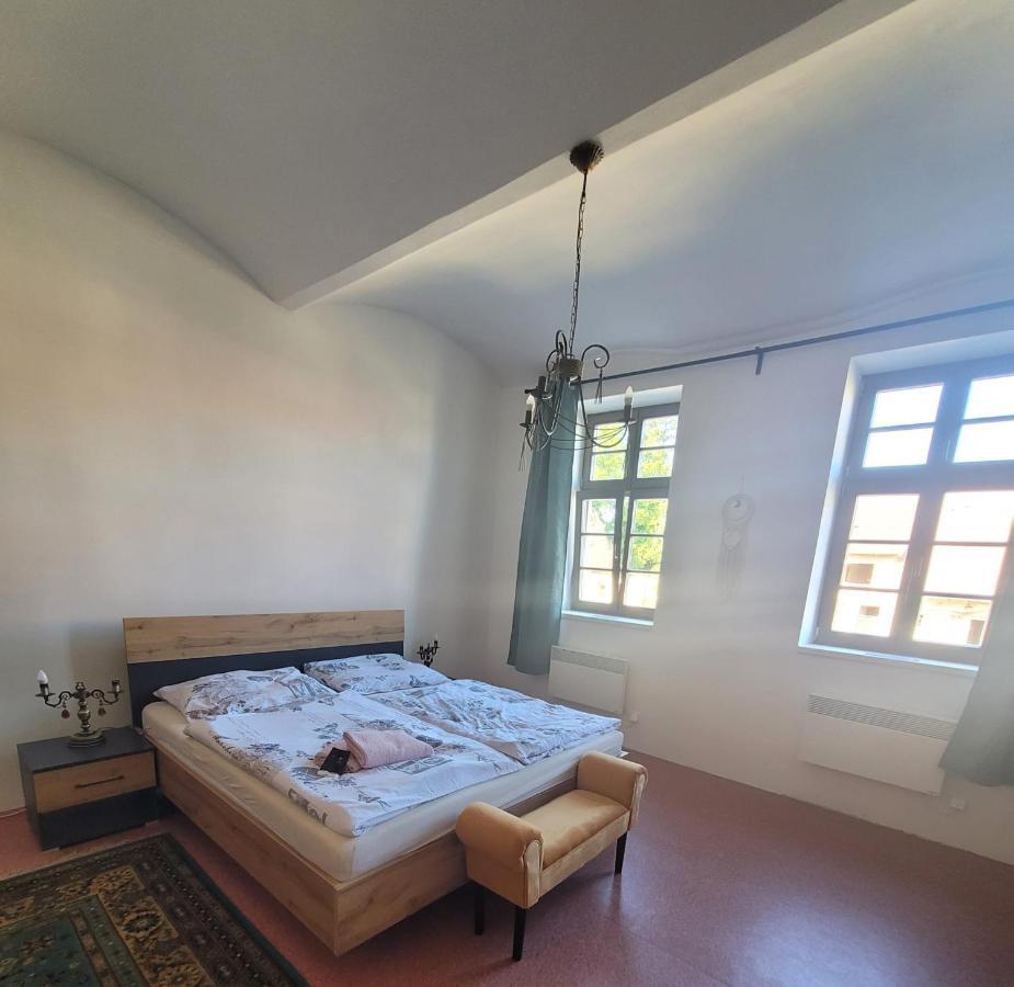 Chateau Moravany - Apartmany, Teepee A Wellness Ronov Nad Doubravou Exterior photo